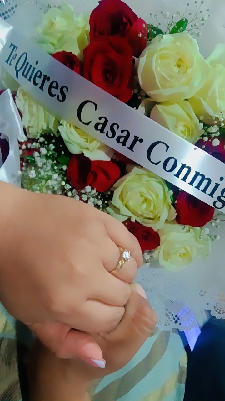 Ramo de rosas con el listón ¿Te quieres casar conmigo?